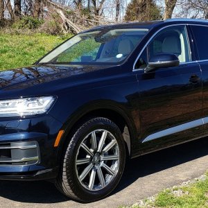 2018AudiQ7001.jpg