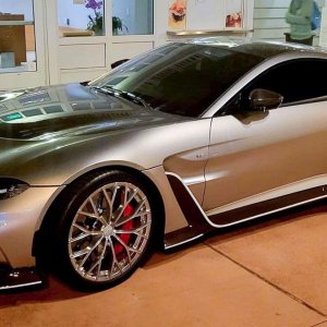 Vantage-V12.jpg