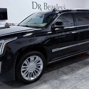 2019-Cadillac-Escalade003.jpg