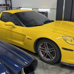 2007-Z06-Yell-Corvette002.jpg