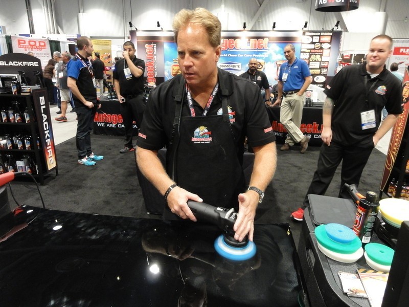 Mike_Phillips_Demonstrating_Rupes-Duetto_at_SEMA1.jpg